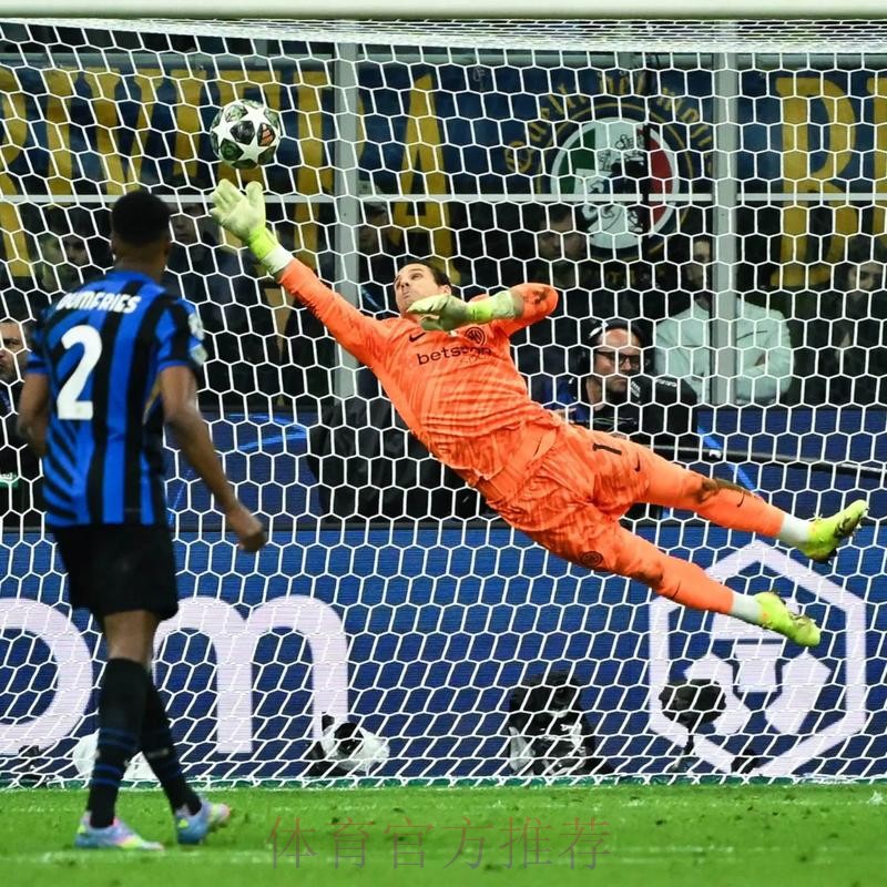 蓝军门神高难度神扑!5救险封杀皇马 逼近欧冠纪录